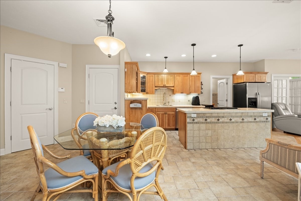 4 Alberta Ln, Lakeville, MA Photo #35
