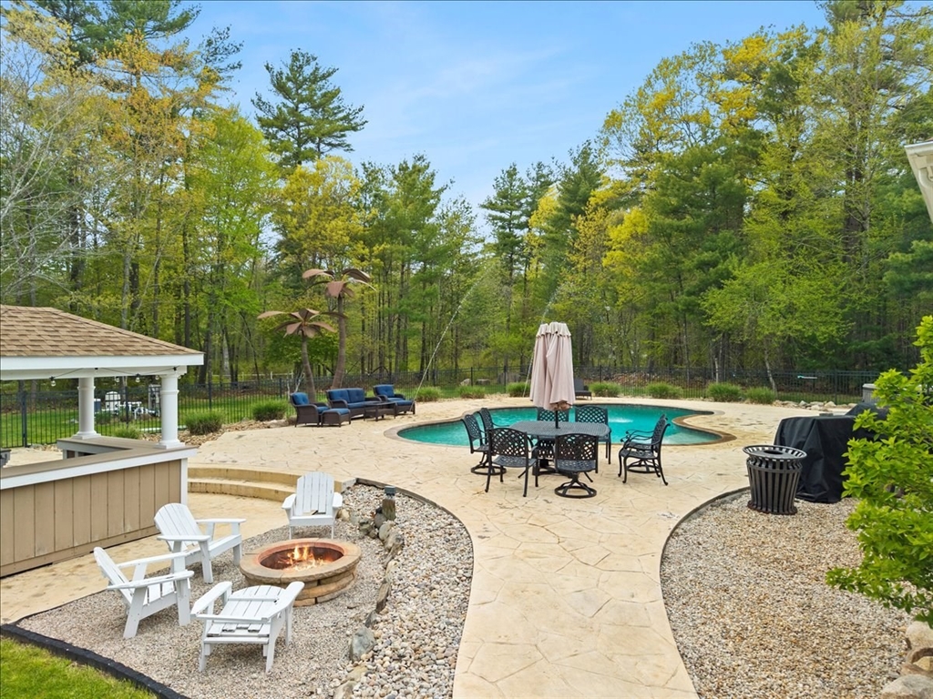 4 Alberta Ln, Lakeville, MA Photo #6