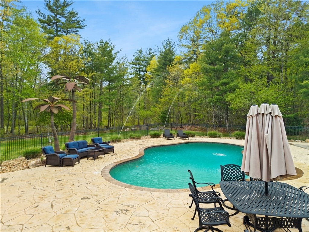 4 Alberta Ln, Lakeville, MA Photo #8