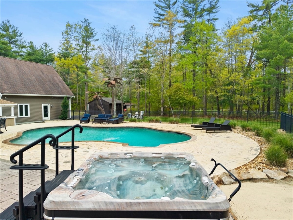 4 Alberta Ln, Lakeville, MA Photo #9