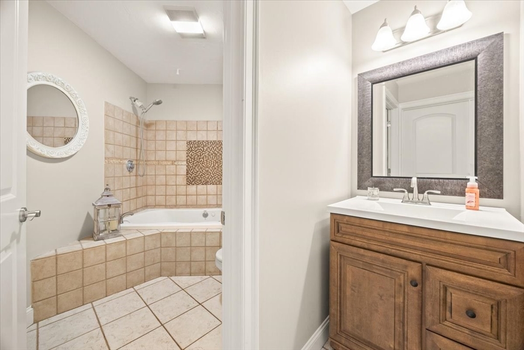 4 Alberta Ln, Lakeville, MA Photo #33