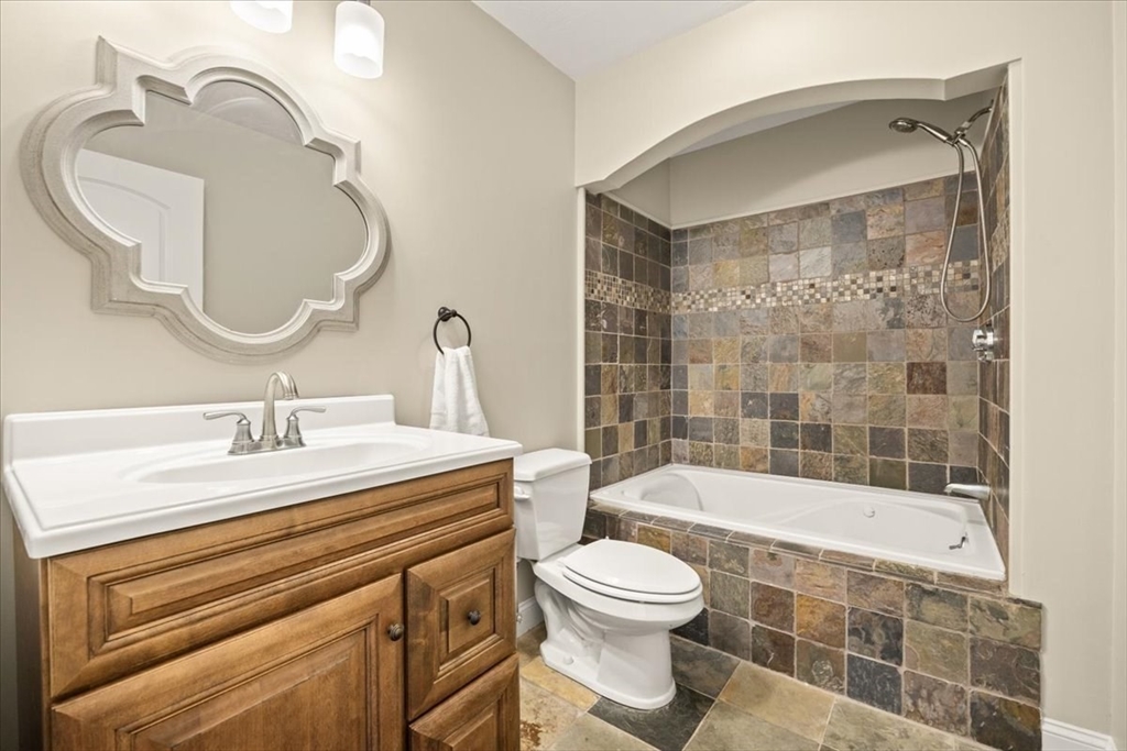 4 Alberta Ln, Lakeville, MA Photo #31