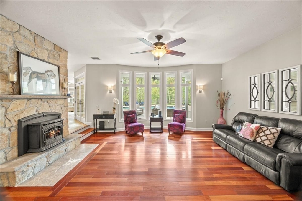 4 Alberta Ln, Lakeville, MA Photo #24