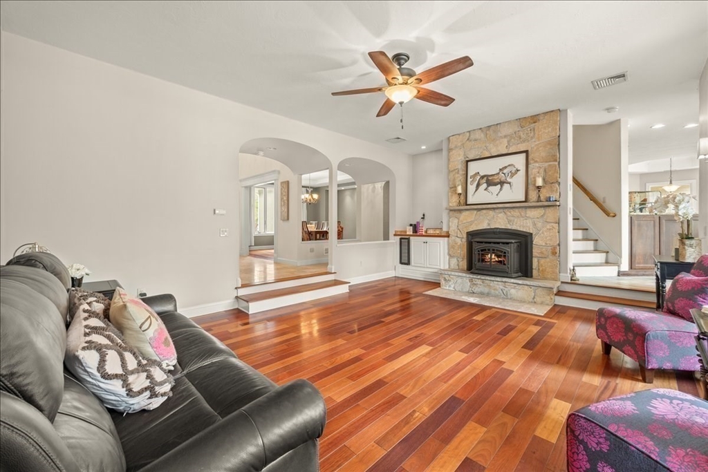 4 Alberta Ln, Lakeville, MA Photo #25