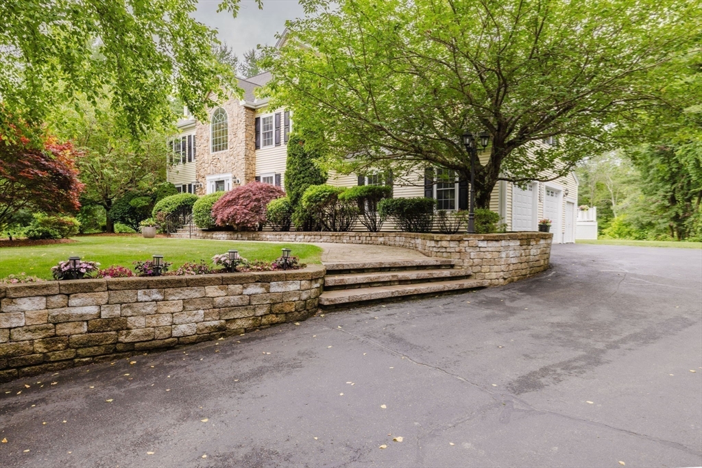 60R Poquanticut Ave