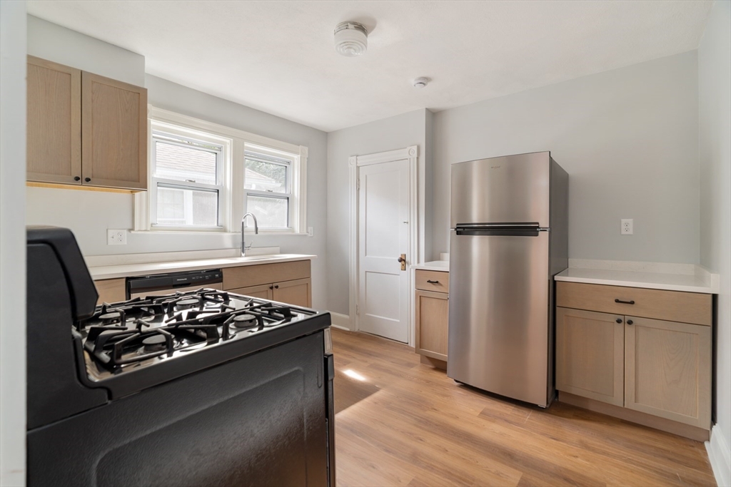 Cambridge, Massachusetts 02138, United States, 3 Bedrooms Bedrooms, ,1 BathroomBathrooms,Residential,Active,143765