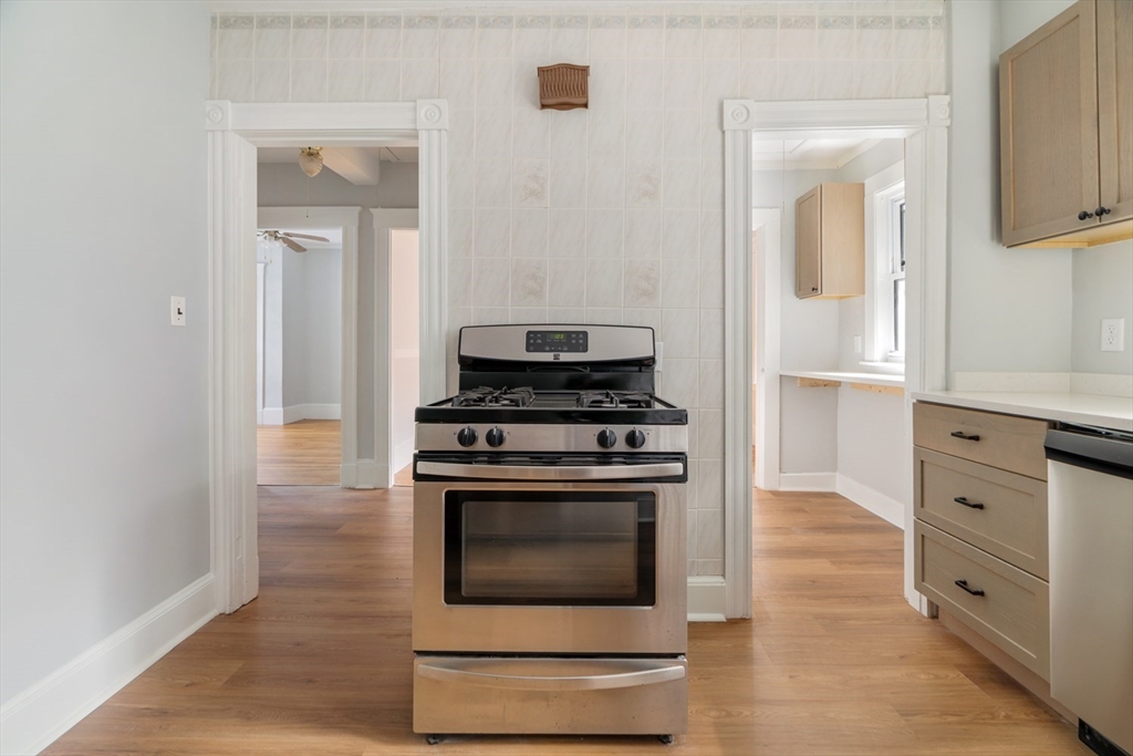 Cambridge, Massachusetts 02138, United States, 3 Bedrooms Bedrooms, ,1 BathroomBathrooms,Residential,Active,143765