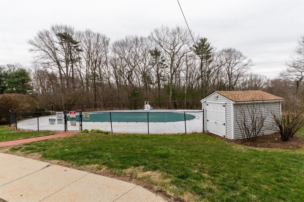 Franklin, Massachusetts 02038, United States, 2 Bedrooms Bedrooms, ,1 BathroomBathrooms,Residential,Active,203952