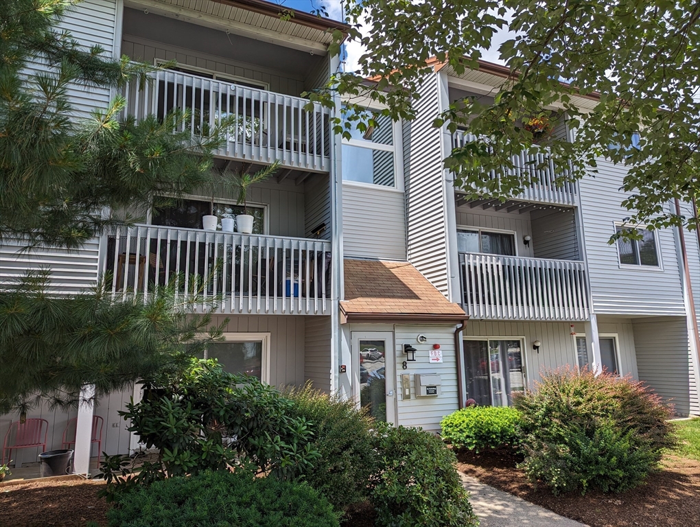 Franklin, Massachusetts 02038, United States, 2 Bedrooms Bedrooms, ,1 BathroomBathrooms,Residential,Active,203952