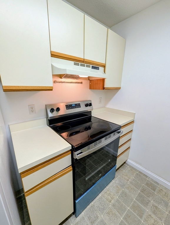 Franklin, Massachusetts 02038, United States, 2 Bedrooms Bedrooms, ,1 BathroomBathrooms,Residential,Active,203952