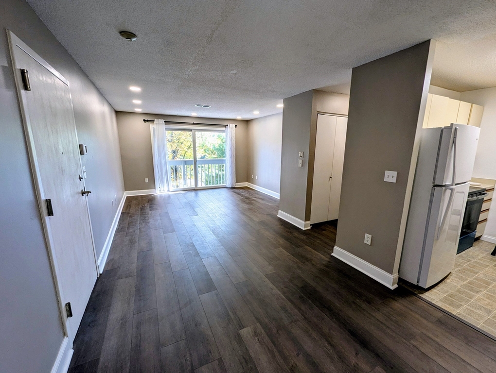 Franklin, Massachusetts 02038, United States, 2 Bedrooms Bedrooms, ,1 BathroomBathrooms,Residential,Active,203952