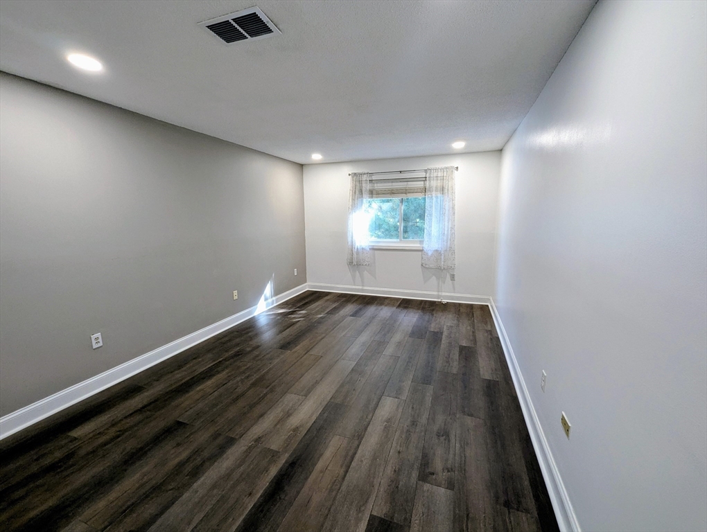 Franklin, Massachusetts 02038, United States, 2 Bedrooms Bedrooms, ,1 BathroomBathrooms,Residential,Active,203952