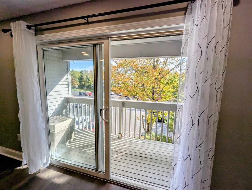 Franklin, Massachusetts 02038, United States, 2 Bedrooms Bedrooms, ,1 BathroomBathrooms,Residential,Active,203952