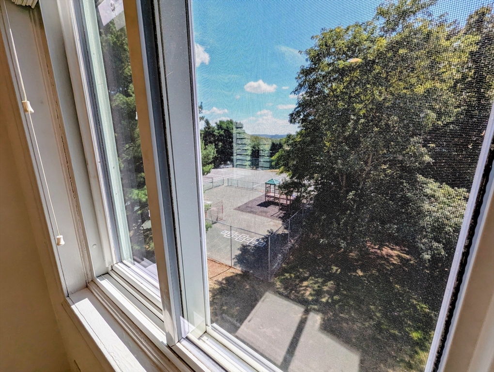 Franklin, Massachusetts 02038, United States, 2 Bedrooms Bedrooms, ,1 BathroomBathrooms,Residential,Active,203952