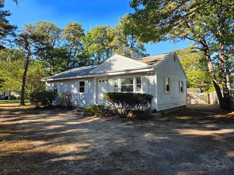 8 Holly Ln Yarmouth MA 02664