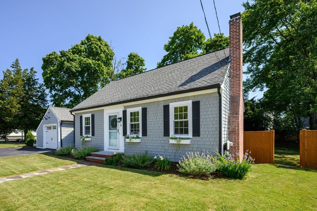 6 Danbury Rd