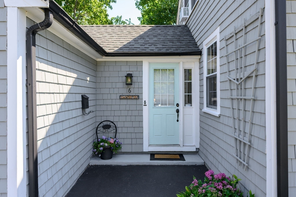 6 Danbury Rd