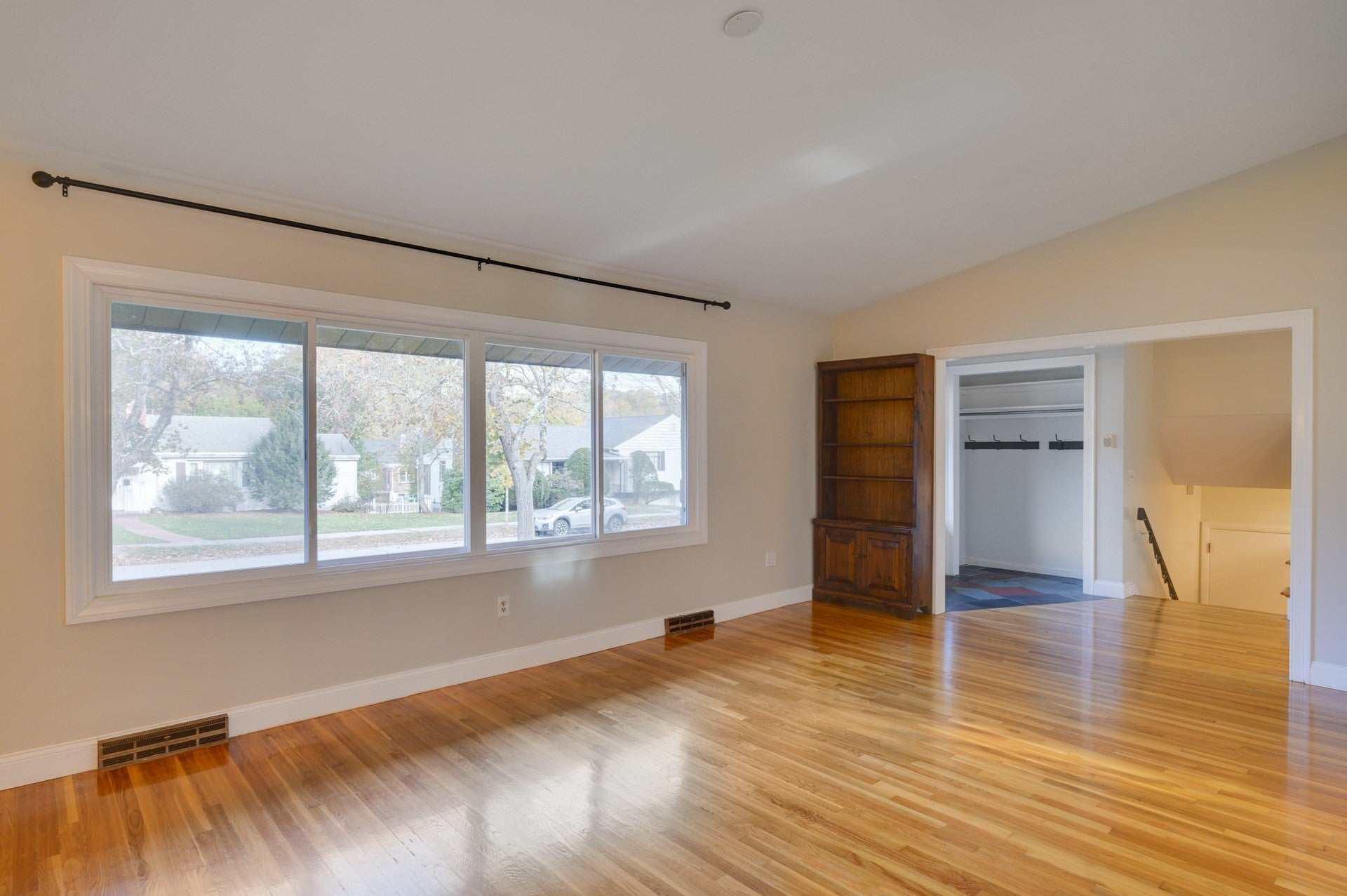 93 Woodcliff Rd, Brookline, MA Photo #13