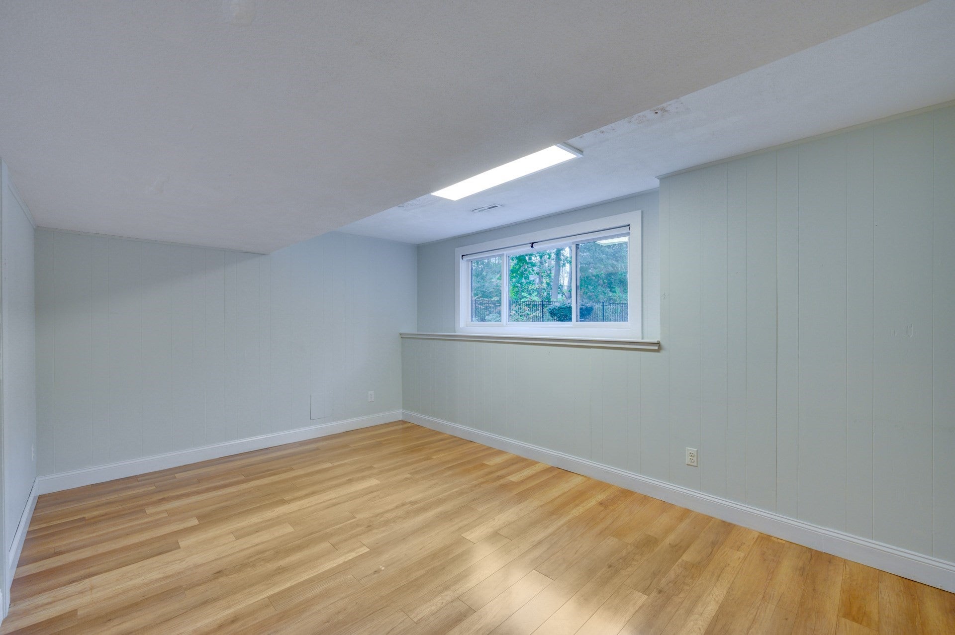 93 Woodcliff Rd, Brookline, MA Photo #29
