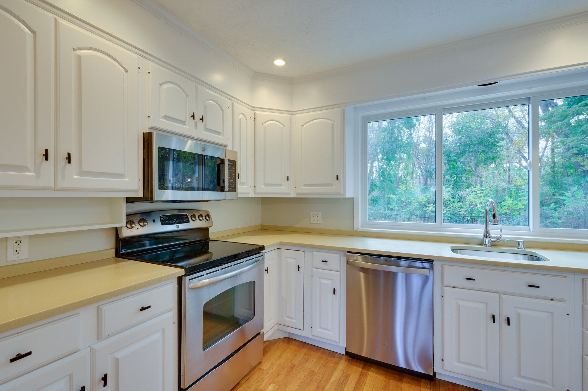 93 Woodcliff Rd, Brookline, MA Photo #3