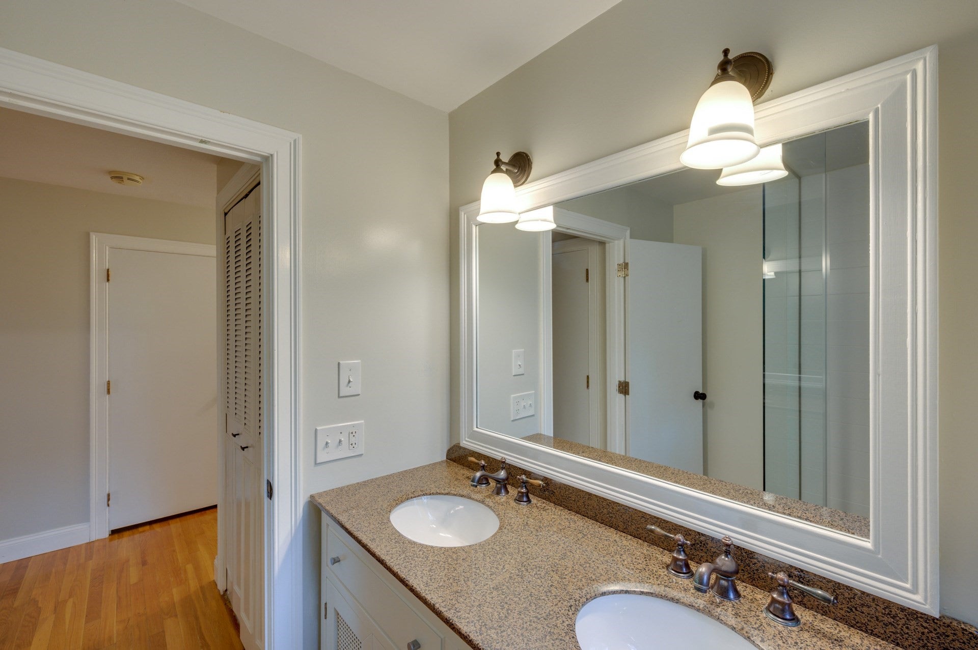 93 Woodcliff Rd, Brookline, MA Photo #24