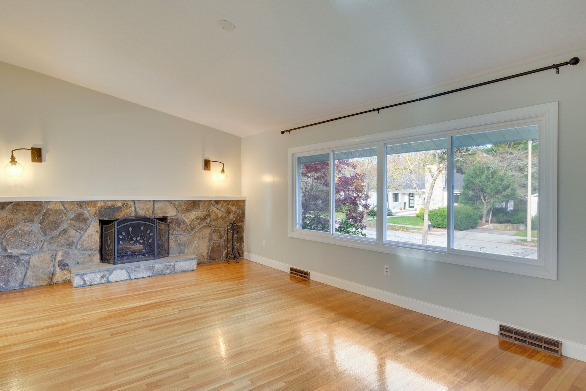 93 Woodcliff Rd, Brookline, MA Photo #11