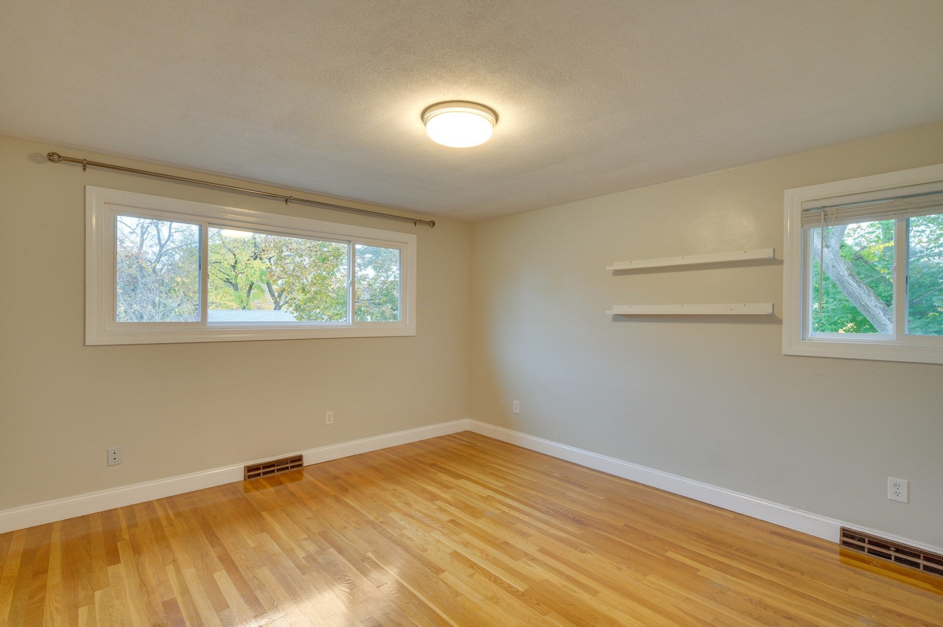 93 Woodcliff Rd, Brookline, MA Photo #19