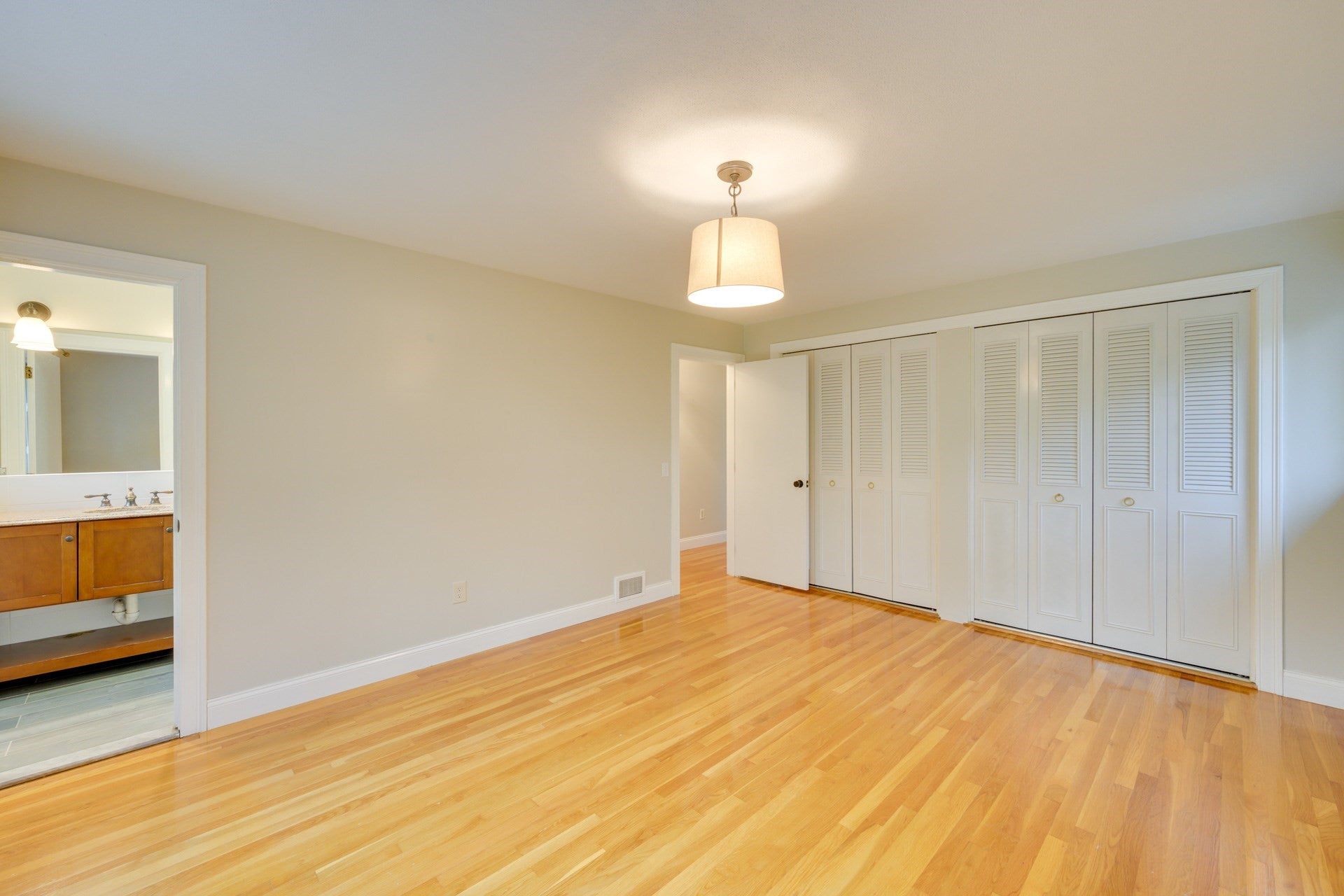 93 Woodcliff Rd, Brookline, MA Photo #16