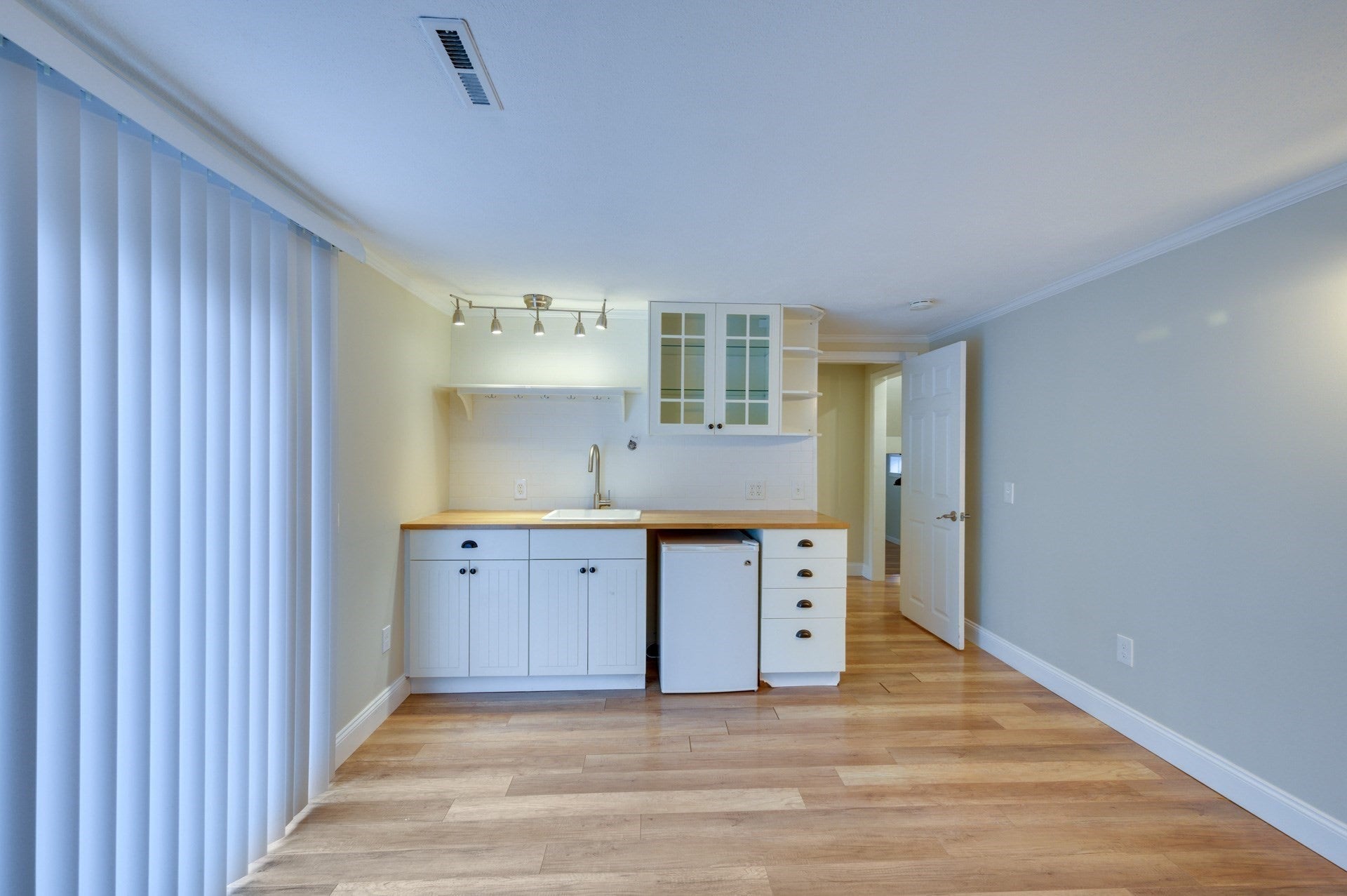 93 Woodcliff Rd, Brookline, MA Photo #27