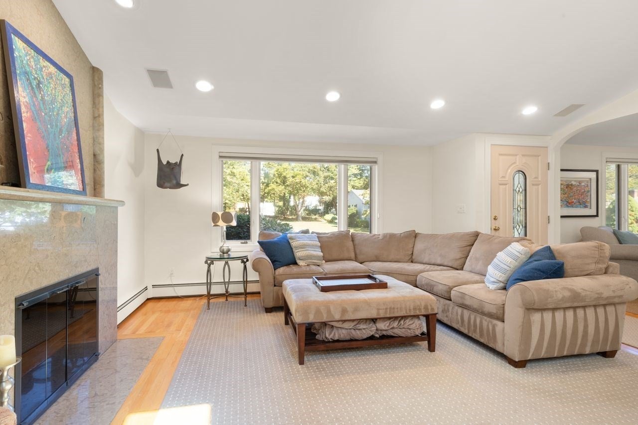 16 Leonard Rd, Sharon, MA Photo #6