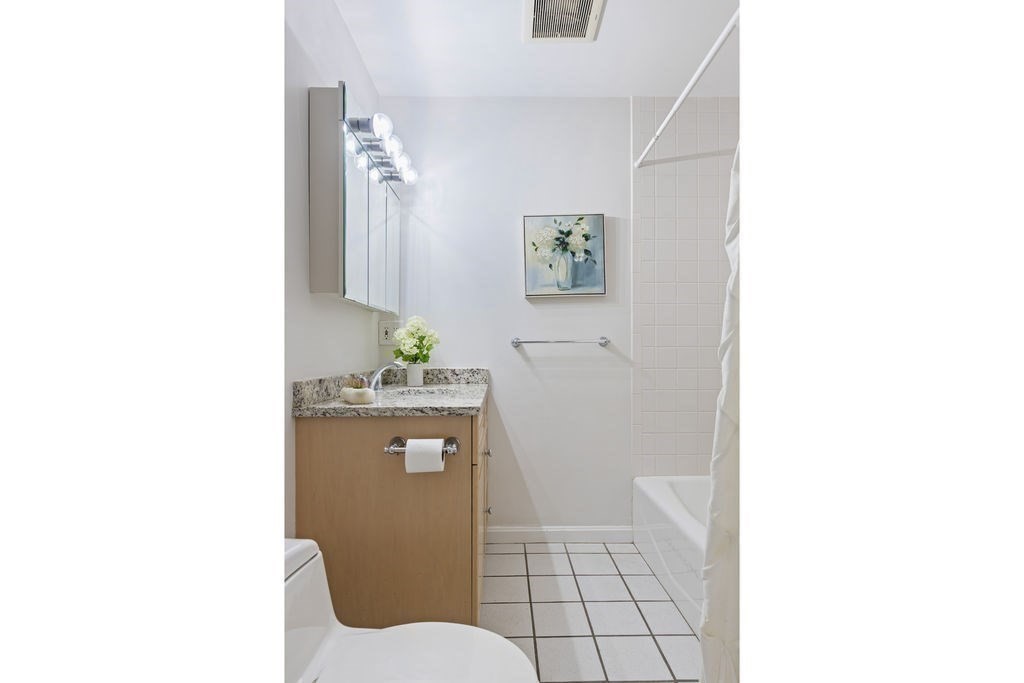 542 Commonwealth Ave #542, Newton, MA Photo #15