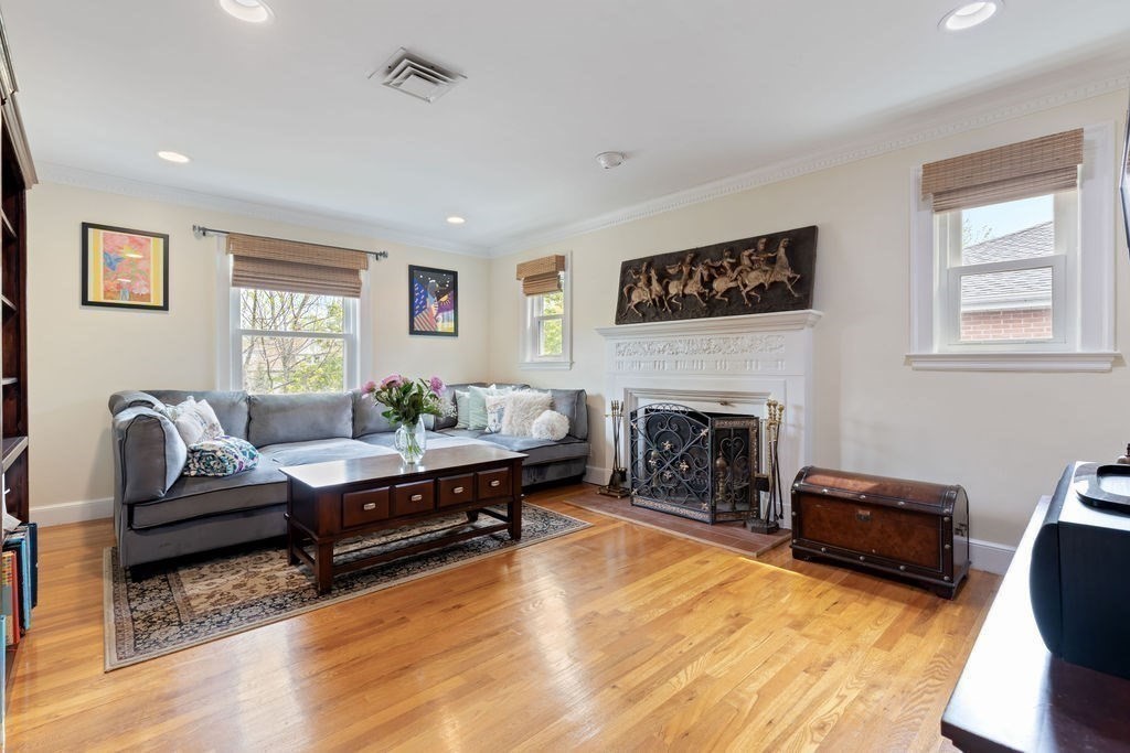 542 Commonwealth Ave #542, Newton, MA Photo #17