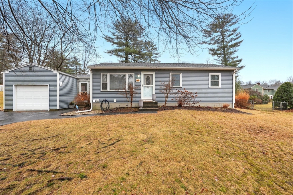 Springfield, Massachusetts 01129, United States, 3 Bedrooms Bedrooms, ,1 BathroomBathrooms,Residential,Pending,90964