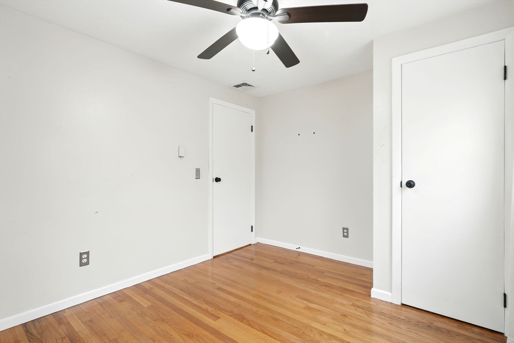 Springfield, Massachusetts 01129, United States, 3 Bedrooms Bedrooms, ,1 BathroomBathrooms,Residential,Pending,90964