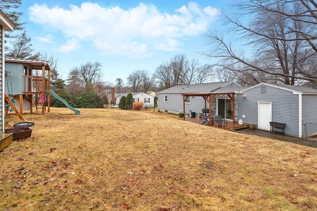 Springfield, Massachusetts 01129, United States, 3 Bedrooms Bedrooms, ,1 BathroomBathrooms,Residential,Pending,90964