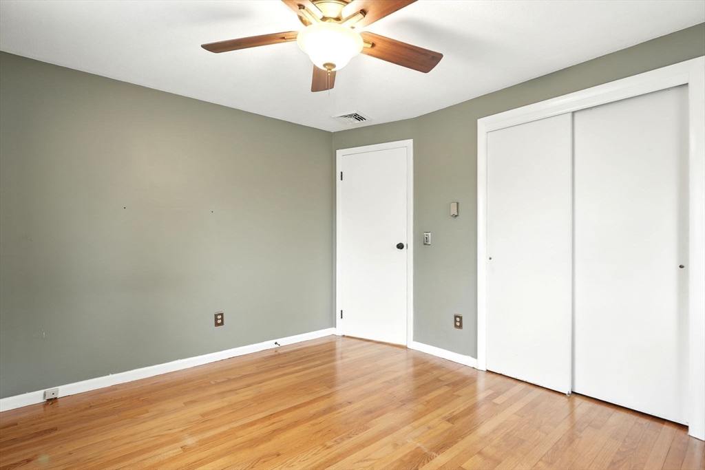 Springfield, Massachusetts 01129, United States, 3 Bedrooms Bedrooms, ,1 BathroomBathrooms,Residential,Pending,90964