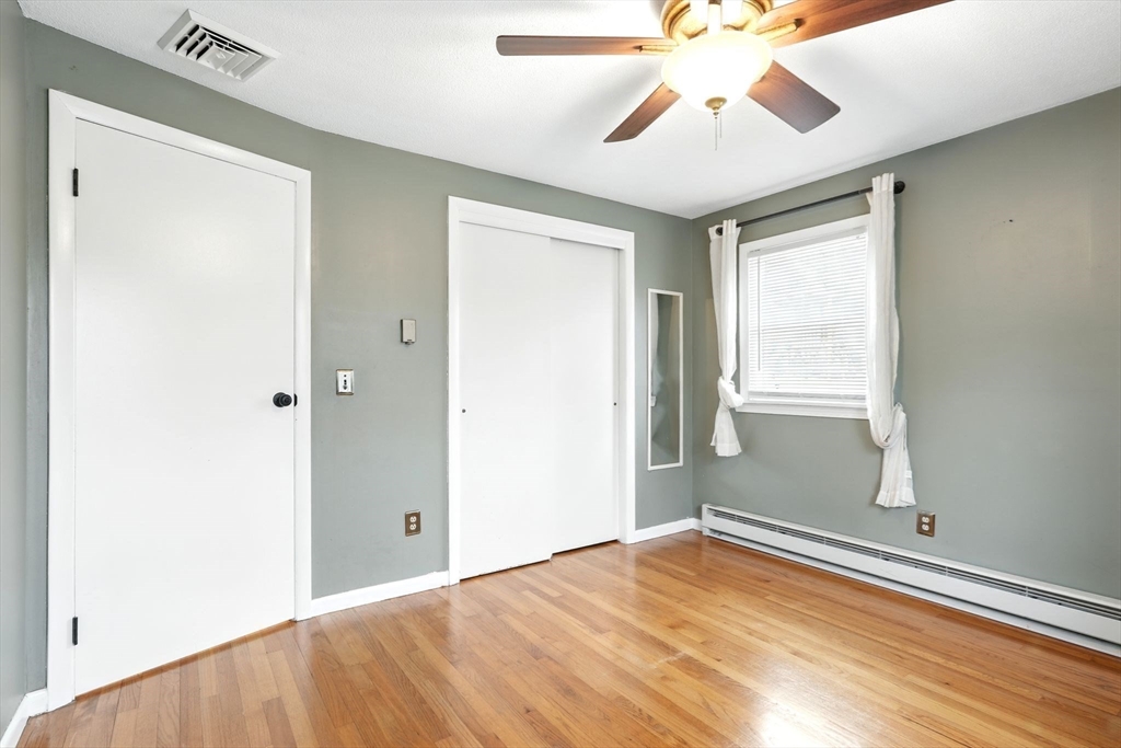 Springfield, Massachusetts 01129, United States, 3 Bedrooms Bedrooms, ,1 BathroomBathrooms,Residential,Pending,90964