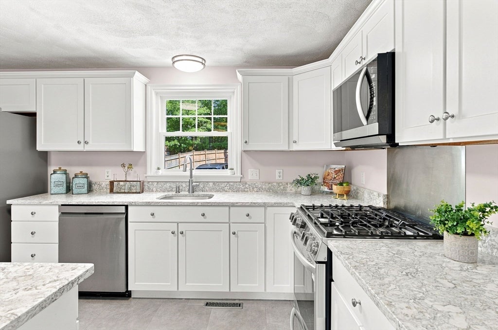 23 Old Jacobs Road, Georgetown, MA, 23 Old Jacobs Road, Georgetown, MA Photo #4