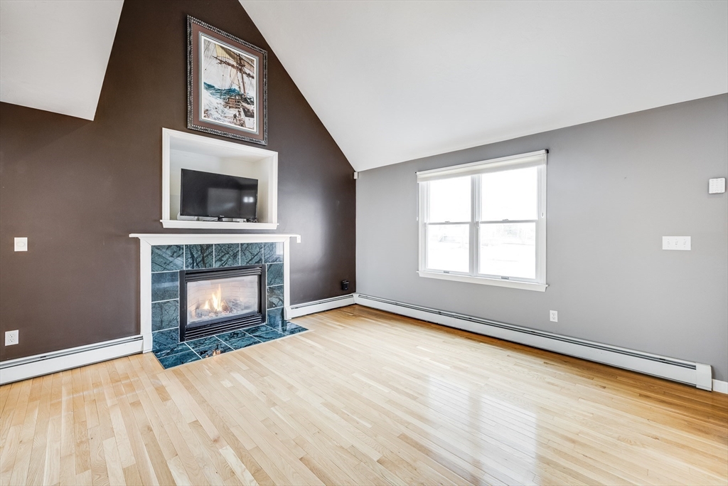 105 Edgewater Drive W