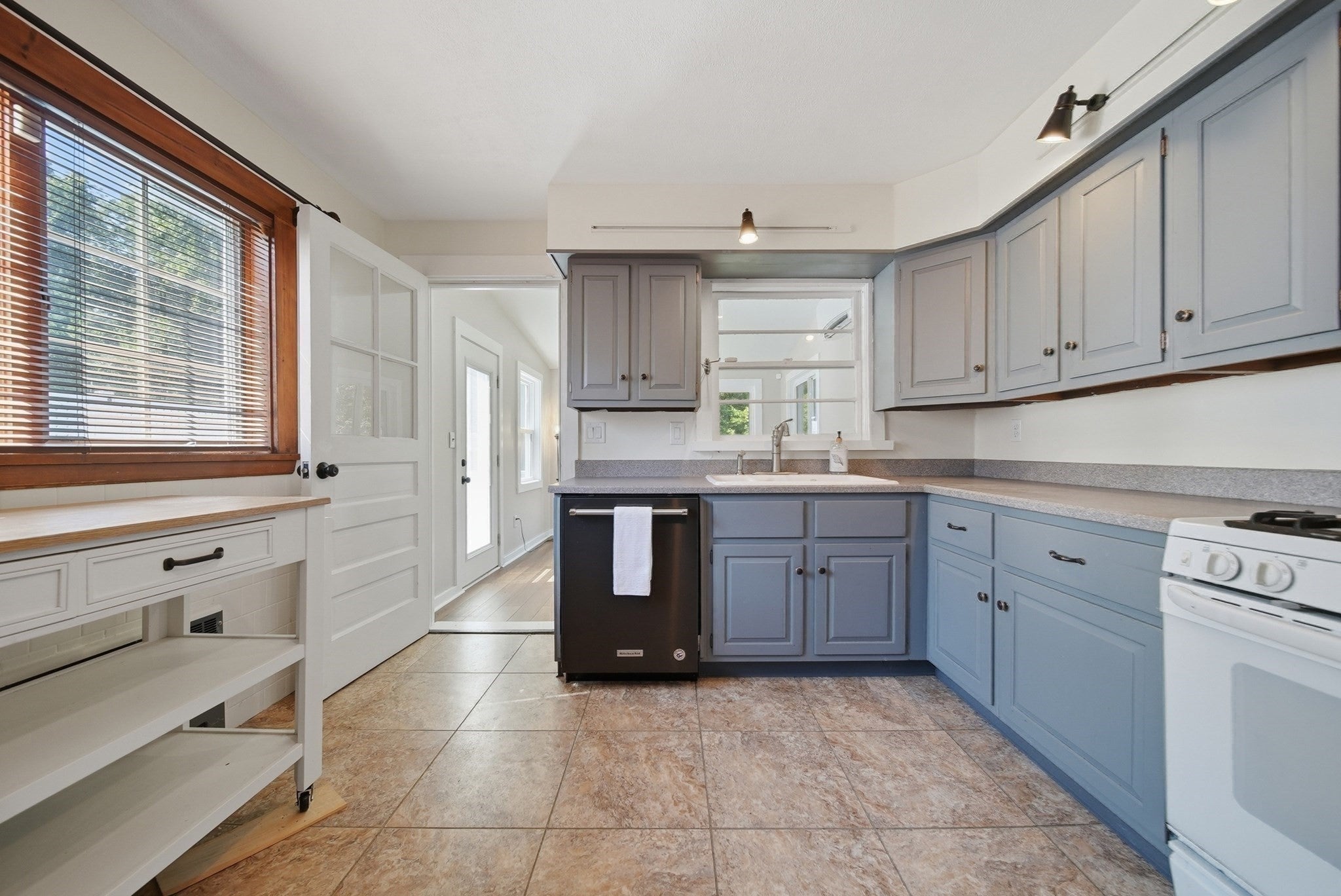 38 1/2 Abington Ave, Peabody, MA Photo #16