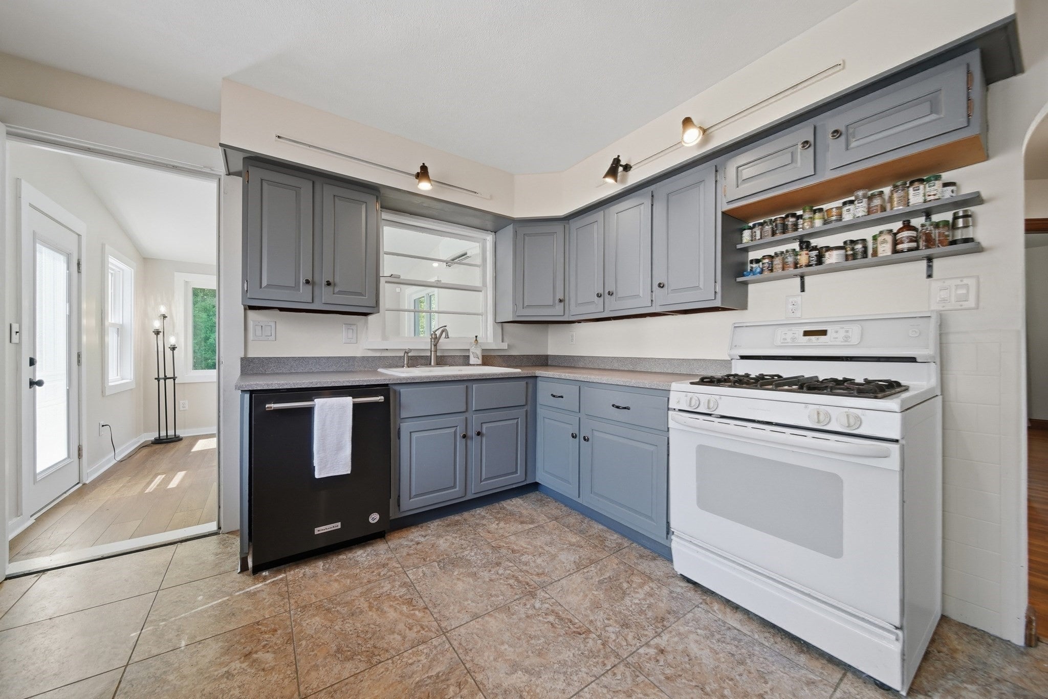38 1/2 Abington Ave, Peabody, MA Photo #15