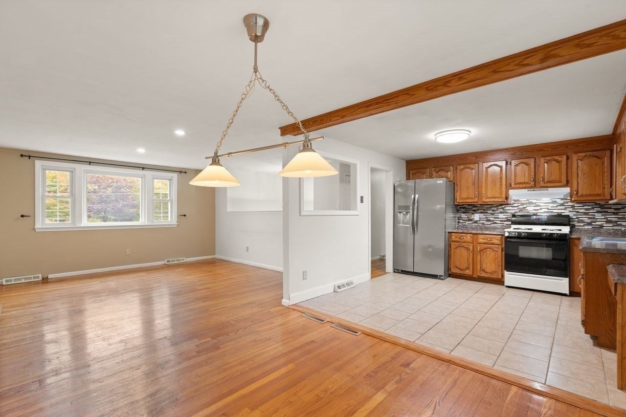 7 Heath Rd