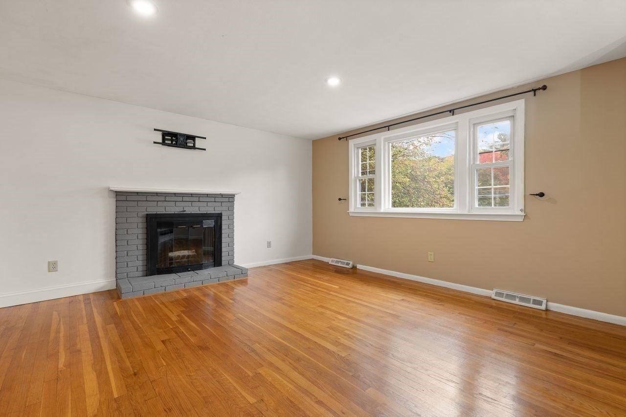 7 Heath Rd