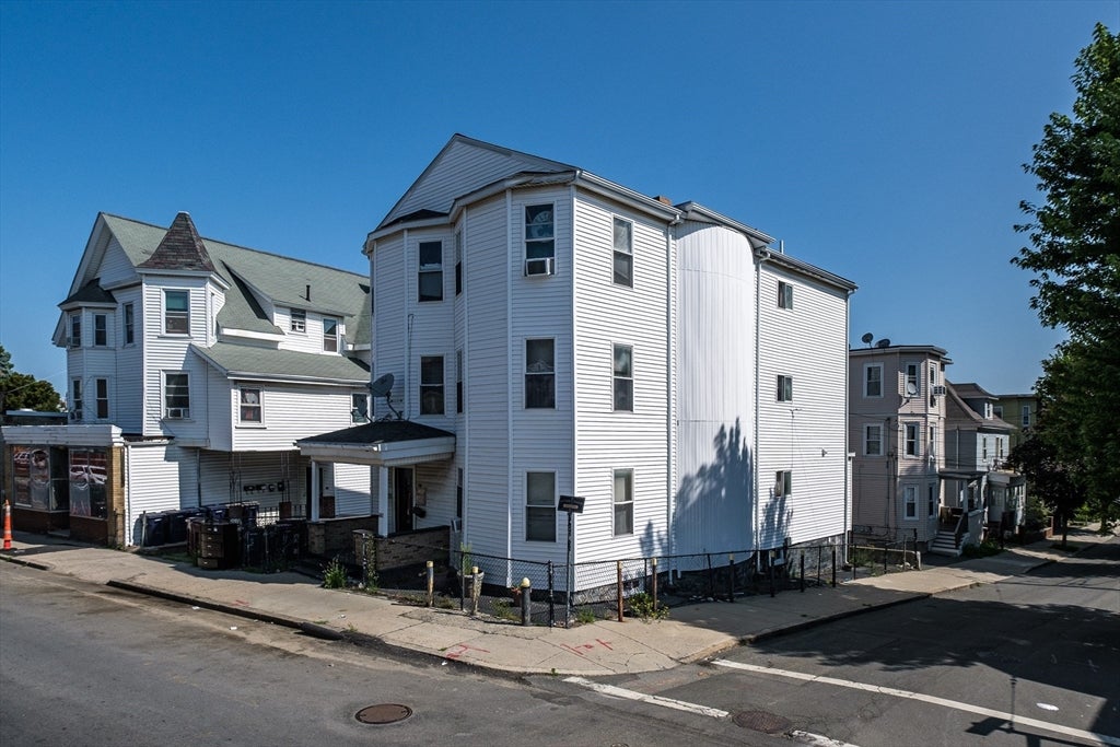 Photo of 441-445 Ferry St, Everett, MA