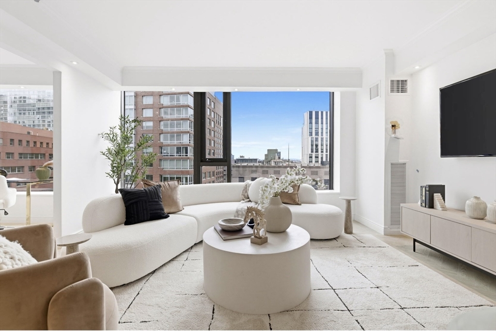 220 Boylston 1004