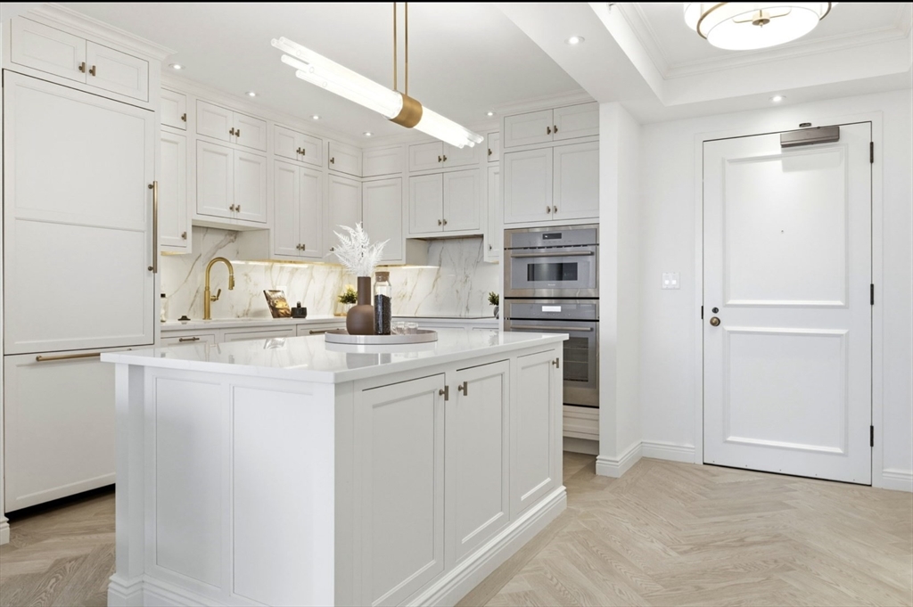 220 Boylston 1004
