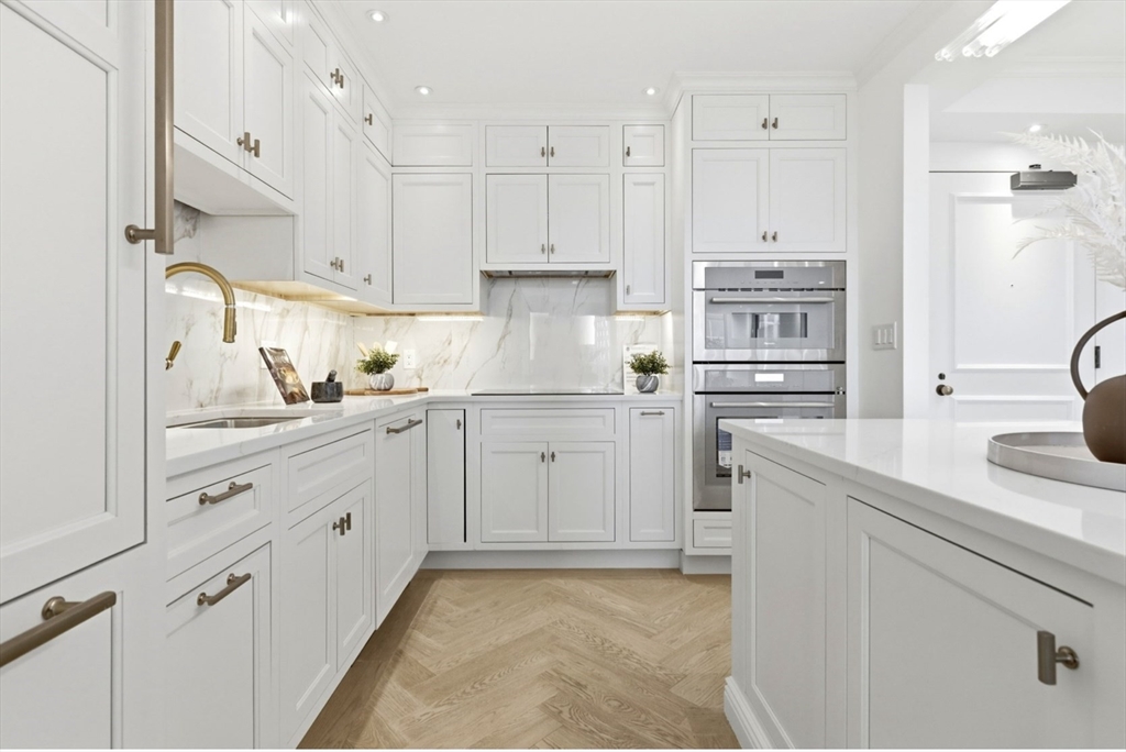 220 Boylston 1004