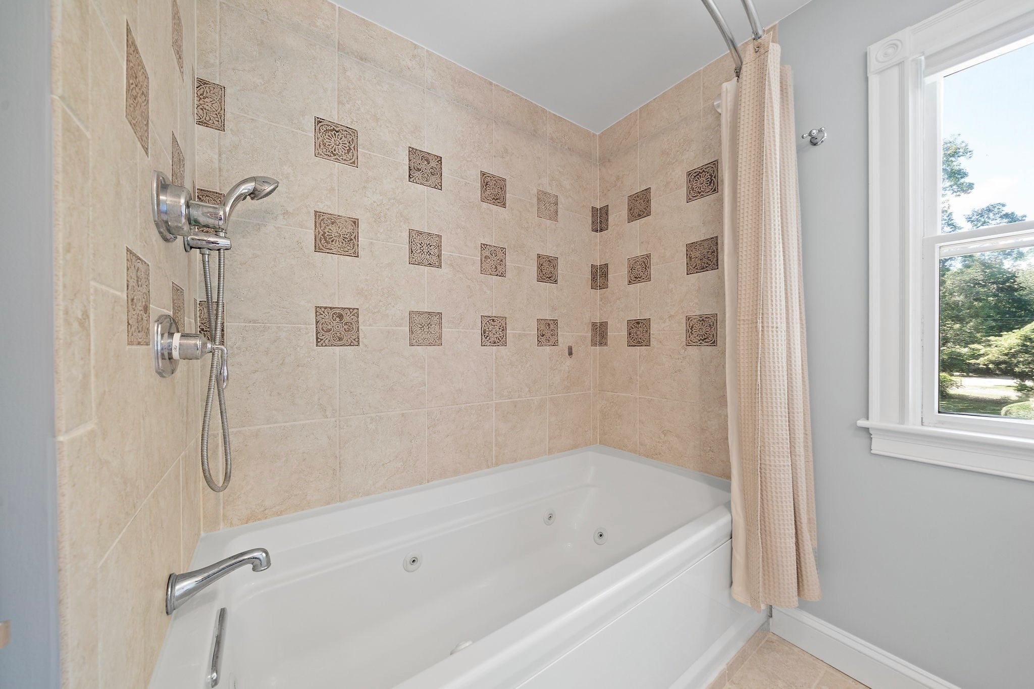 16 Oakland Ave, Hanover, MA Photo #23