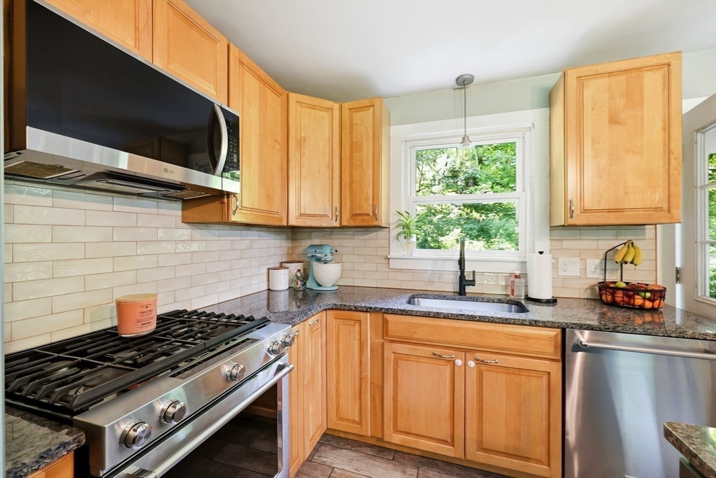 21 Goss Hill Rd, Huntington, MA Photo #3