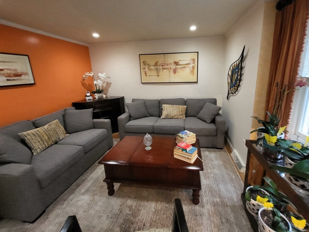 16 Pinecrest Village 16